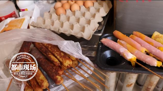 彈性蛋白酶廠家?guī)P(guān)注內(nèi)蒙古食品安全火腿腸扔地上，裹上食品添加劑后，炸了賣給學(xué)生