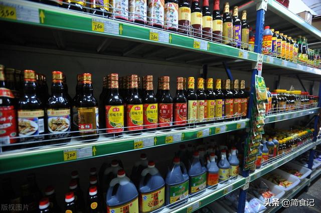 “釀造醬油”和“配制醬油”，有何不同？營(yíng)養(yǎng)師：差別很大別亂買(mǎi)