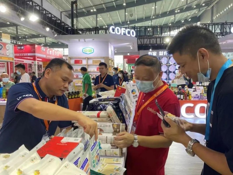 網紅達人直播探展 線上“食餐會”吸引眼球